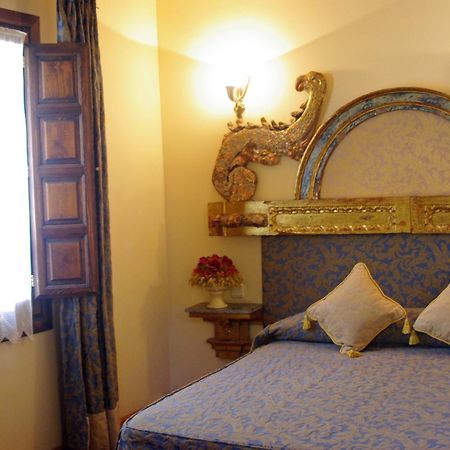 Hotel Alcazar Segovia Phòng bức ảnh