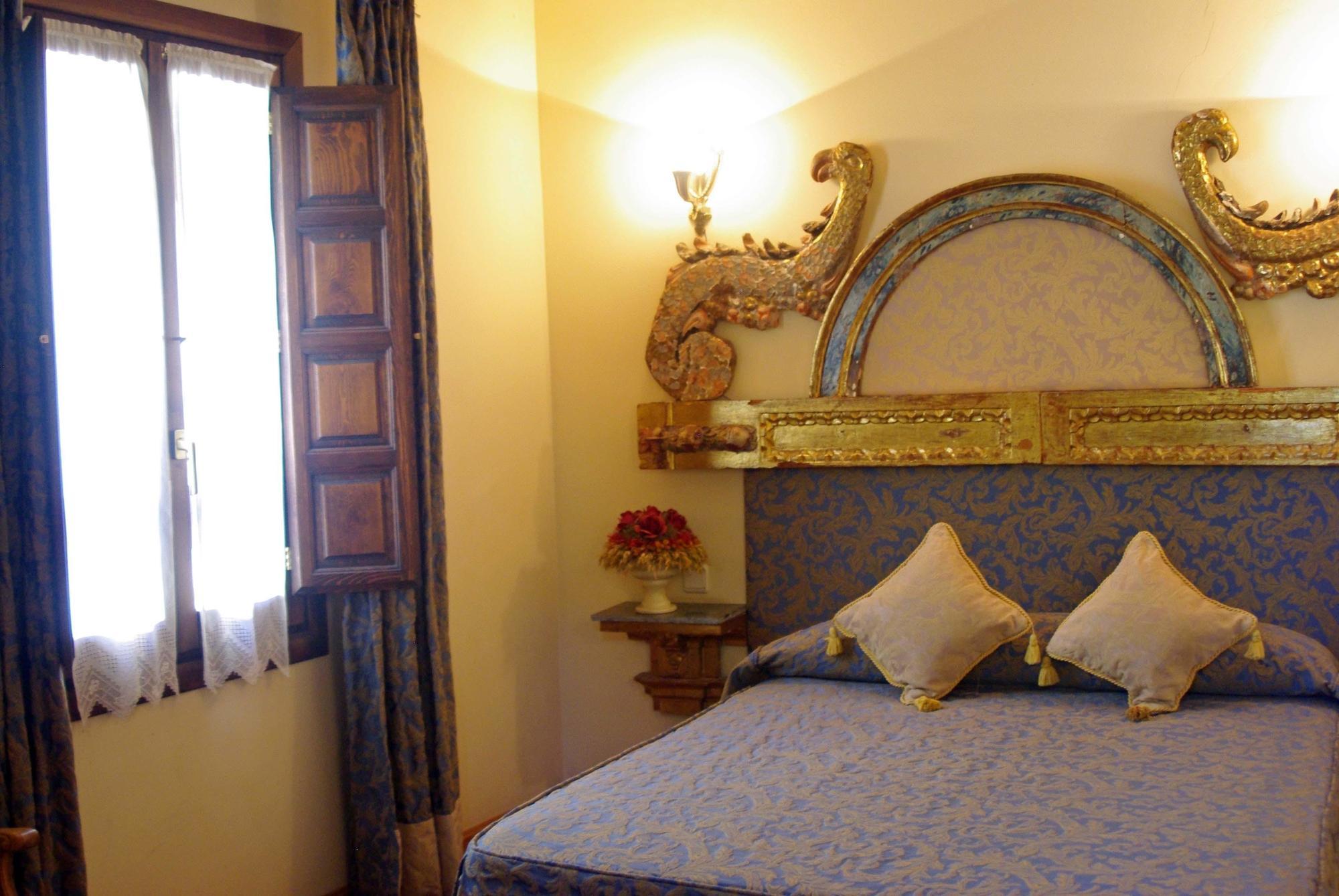 Hotel Alcazar Segovia Phòng bức ảnh