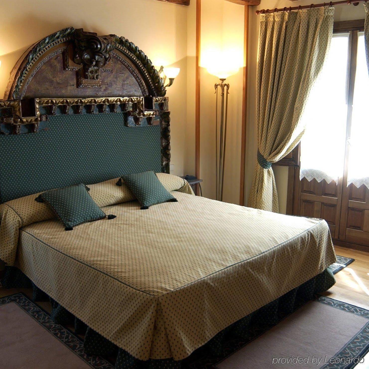 Hotel Alcazar Segovia Phòng bức ảnh